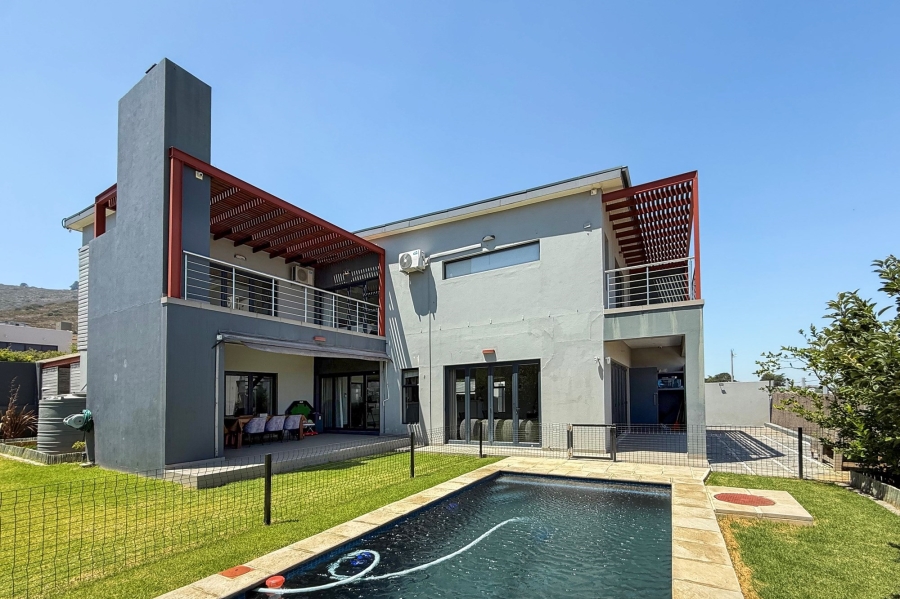 4 Bedroom Property for Sale in Baronetcy Estate Western Cape